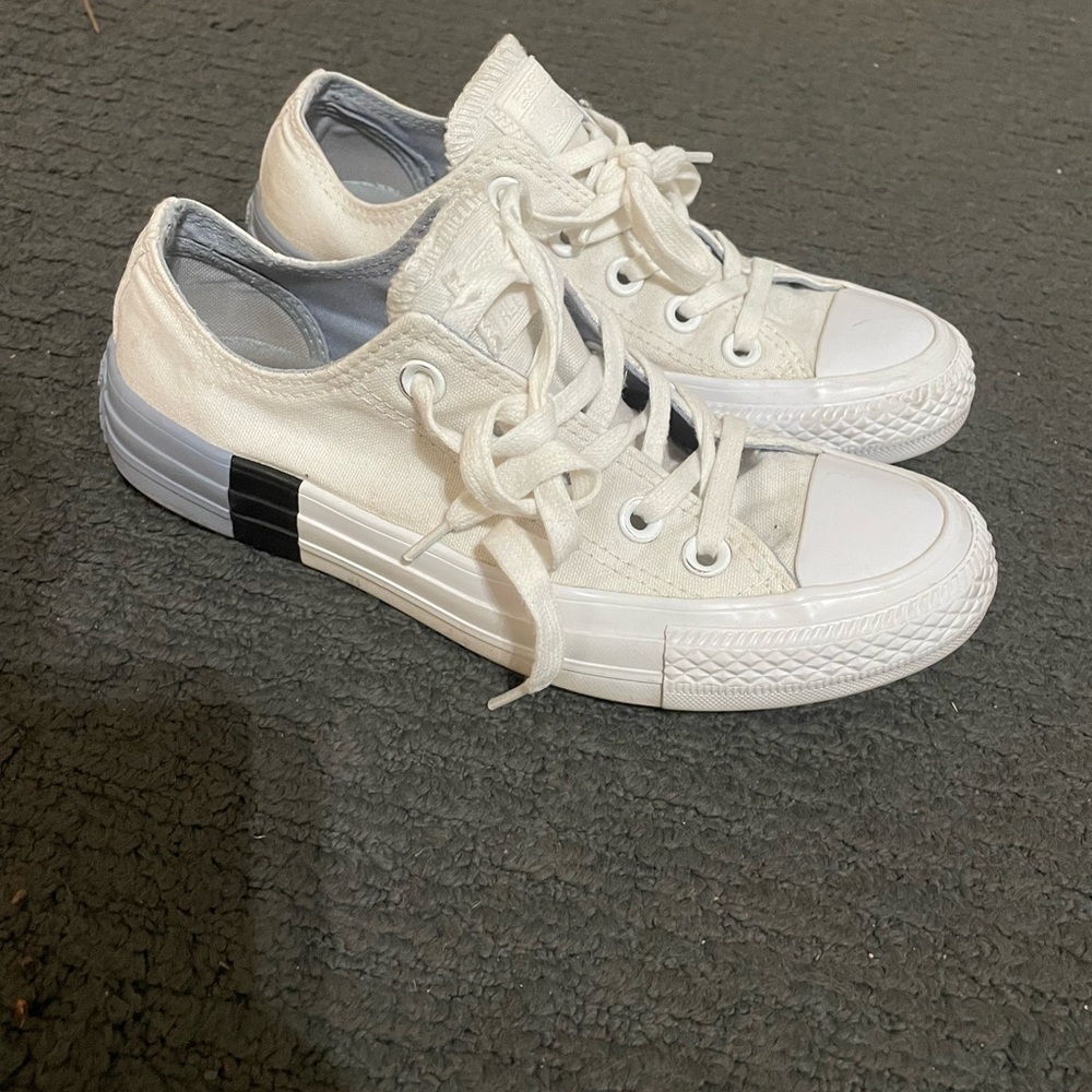 Women’s converse!
